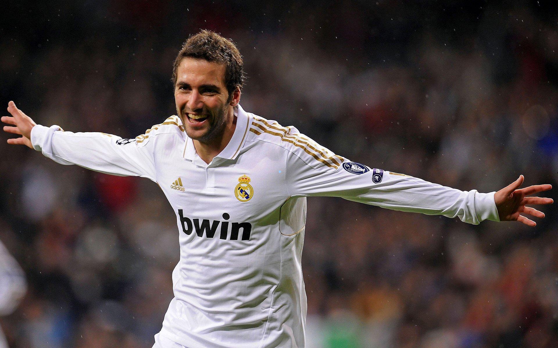 西甲巅峰对决，马德里竞技与赫罗纳的三分争冠战，攻防碰撞心理优势定胜负