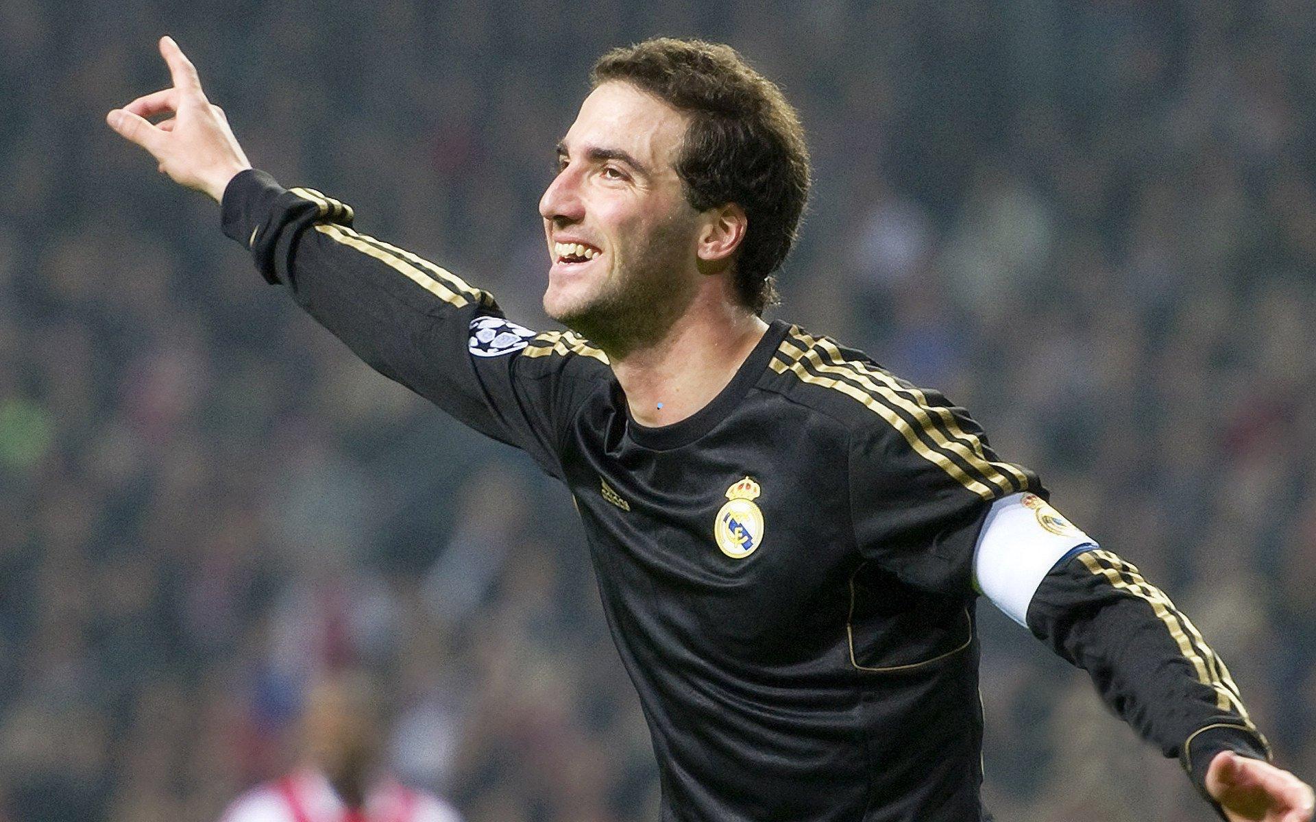 三笘薰复刻梅西魔术！一条龙过人检阅后防，无人能挡