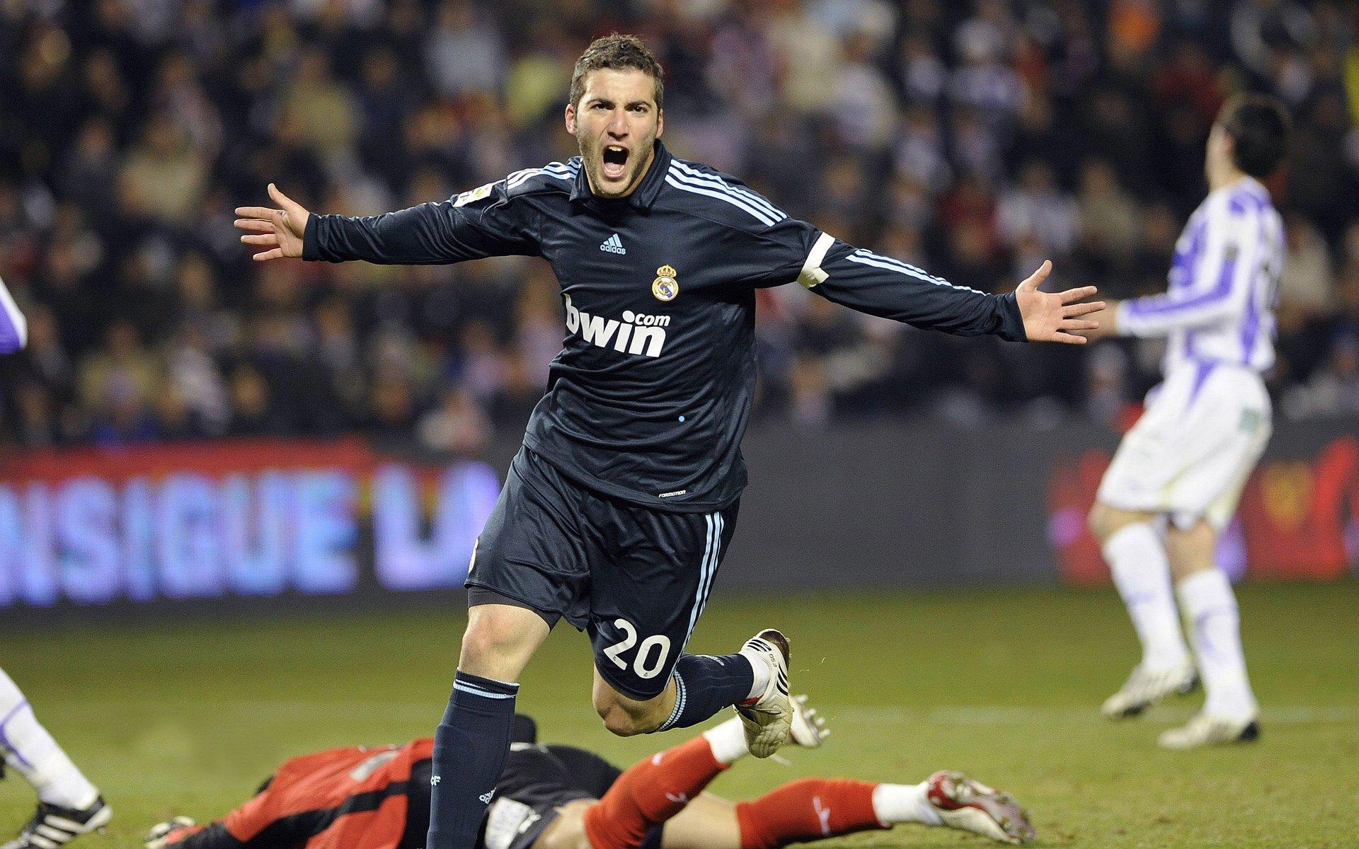 官方宣布，马塔拉佐执掌皇家社会帅印，合约至2026/27赛季